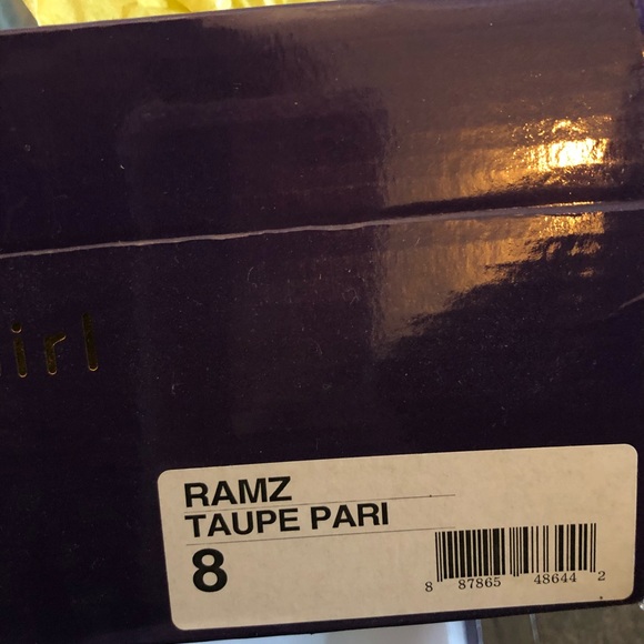 💋Western Booties in Taupe from Madden Girl Size 8 - Picture 6 of 7